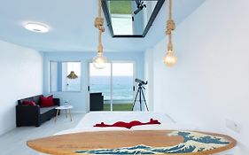 Home2Book The Romantic Skyline Of Love